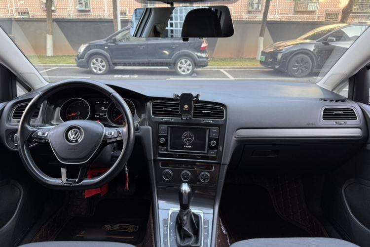 Used Volkswagen Golf 2018 230TSI Automatic Comfort Model
