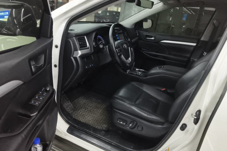 Used Toyota Highlander 2018 2.0T Four-Wheel Drive Luxury Edition 7 Seats China V Emission Standard

