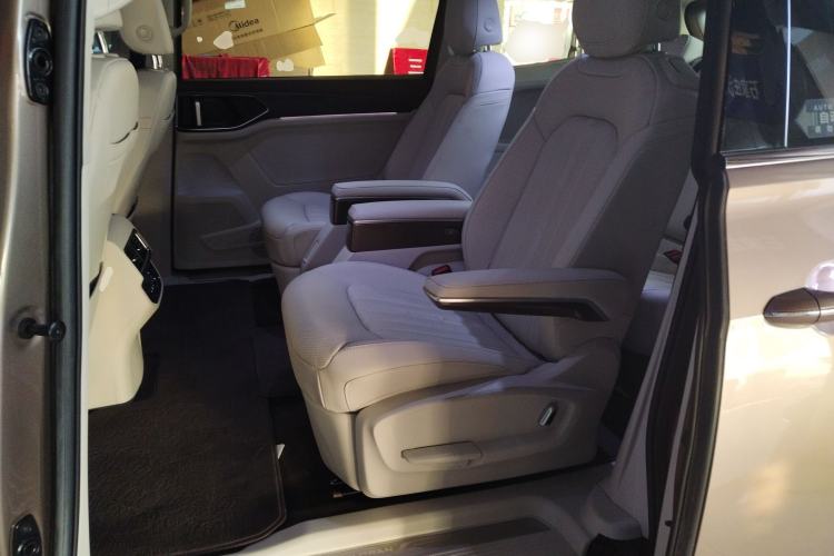 Used Volkswagen Viloran 2023 380TSI Luxury Edition
