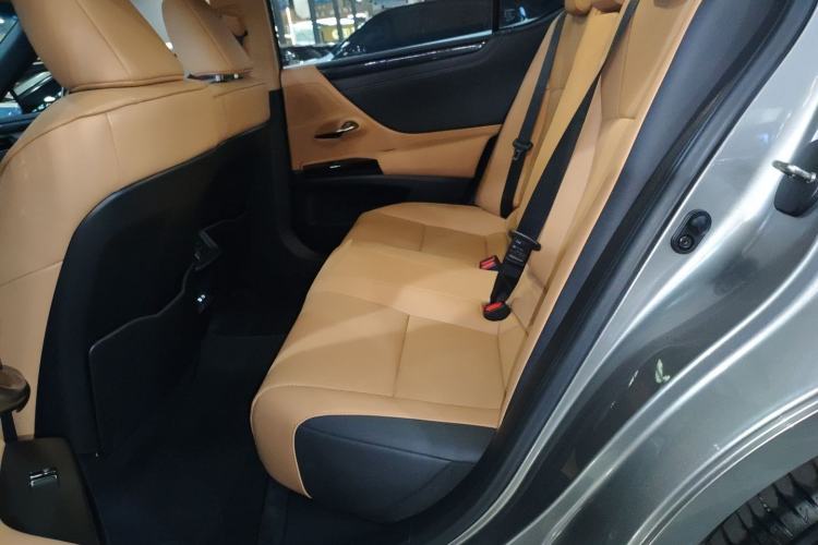 Used Lexus ES 2023 200 Excellence Edition
