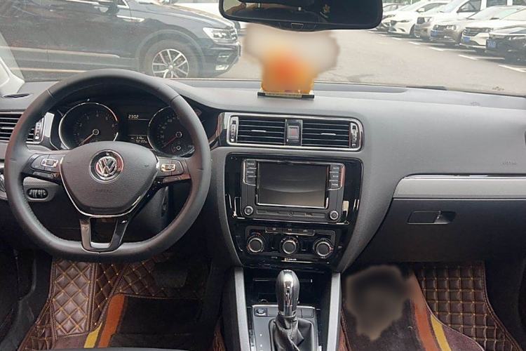 Used Volkswagen Sagitar 2017 230TSI Automatic Comfort Version
