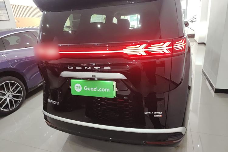 Used Denza D9 2025 DM-i Intelligent Drive 1020 Four-Wheel Drive Flagship Model
