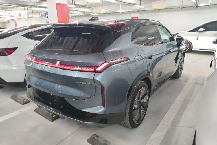 Used Lynk & Co 08 EM-P 2025 220 km All-Wheel-Drive Performance Halo
