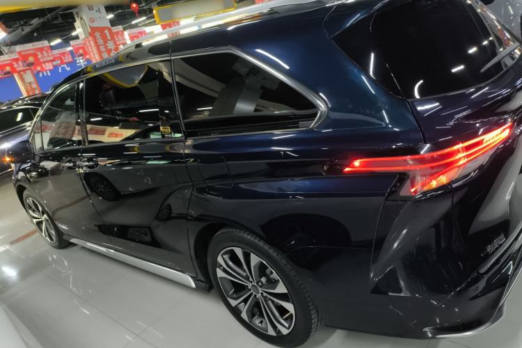 Used Toyota Granvia 2023 2.5L Hybrid Flagship VIP Edition
