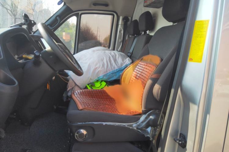 Used Foton Toano 2024 Tuyano Pro Van 2.5T Manual Rear-Wheel Drive Extended Wheelbase with Ultra-High Roof Dual Rear Tires 3-Seater Configuration