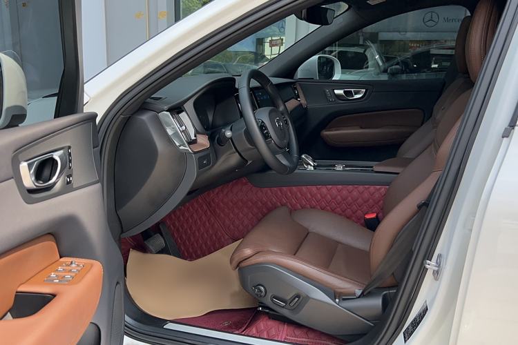 Used Volvo XC60 2023 B5 4x4 Smart Luxury Edition
