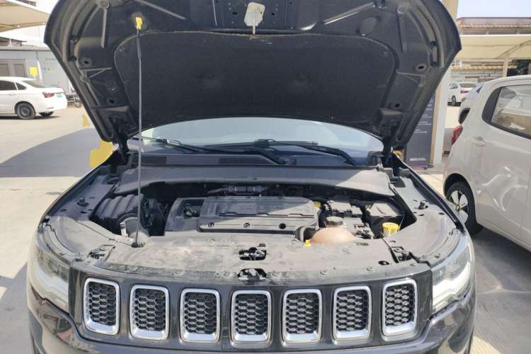 Used  Compass 2019 200T Automatic Family Edition - Connected Large Screen Version