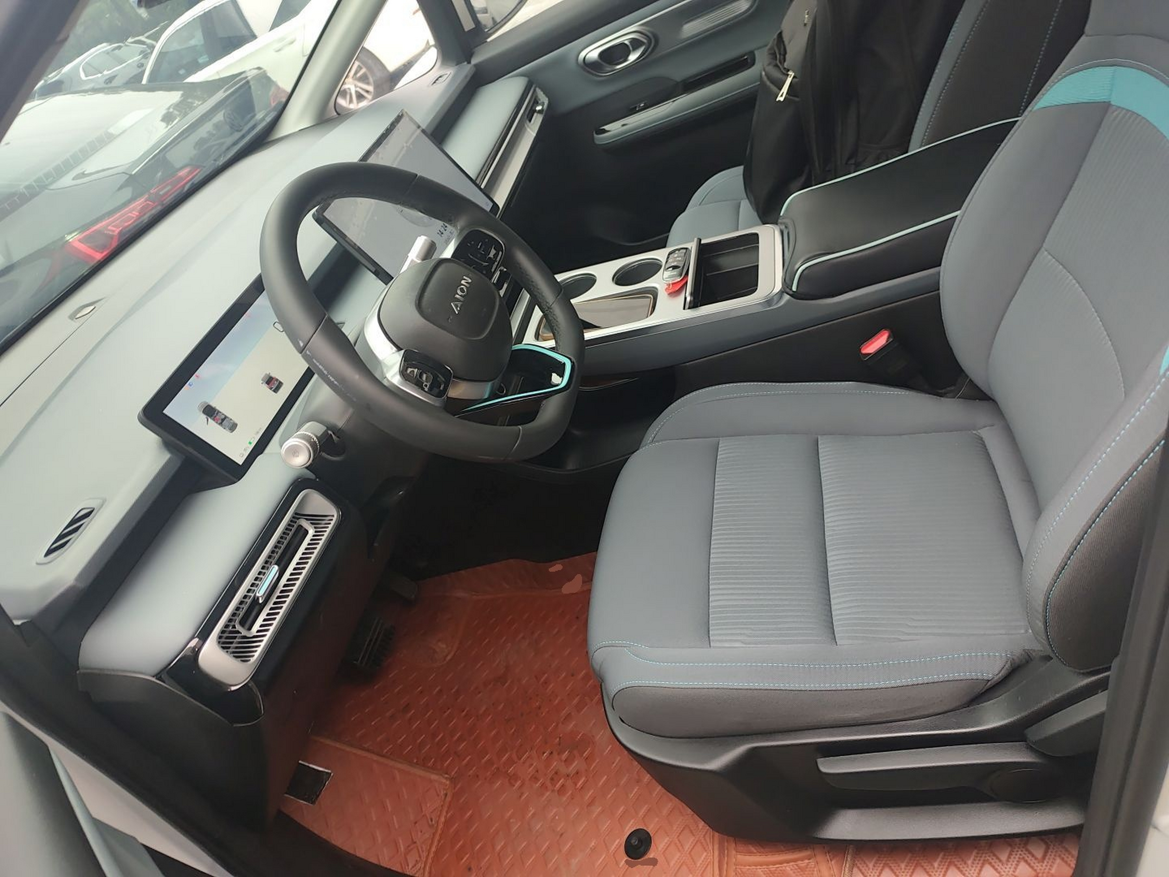 Переднее сиденье в автомобиле