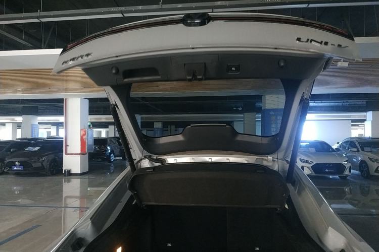 Used Changan UNI-V iDD 2023 ZhiDian iDD 1.5T 113km ZhiKu Model