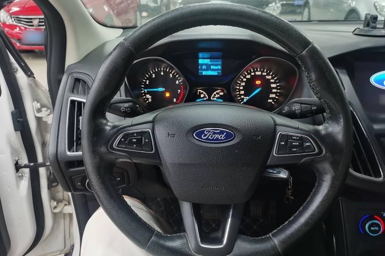 Used Ford Focus 2017 Sedan EcoBoost 125 Automatic Supreme Style SmartDrive Edition
