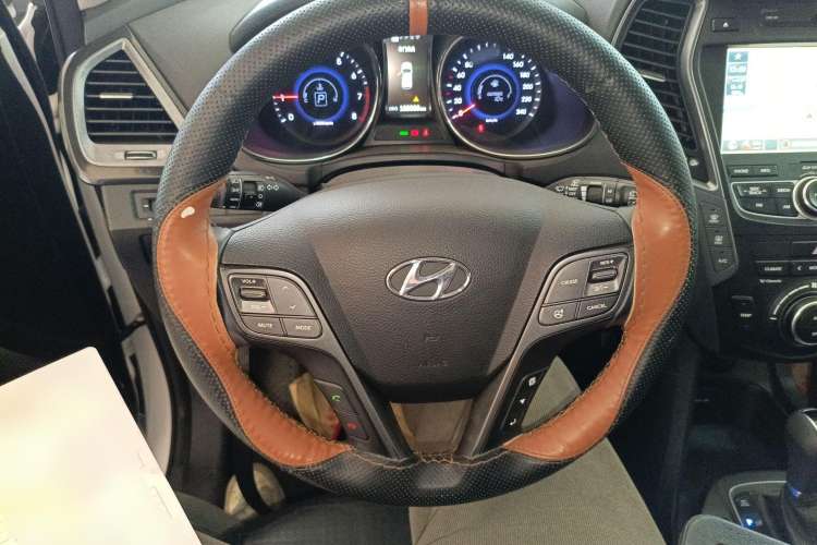 Used Hyundai Santa Fe Classic 2013 3.0L 4x4 Premium Edition 7-Seater Euro IV
