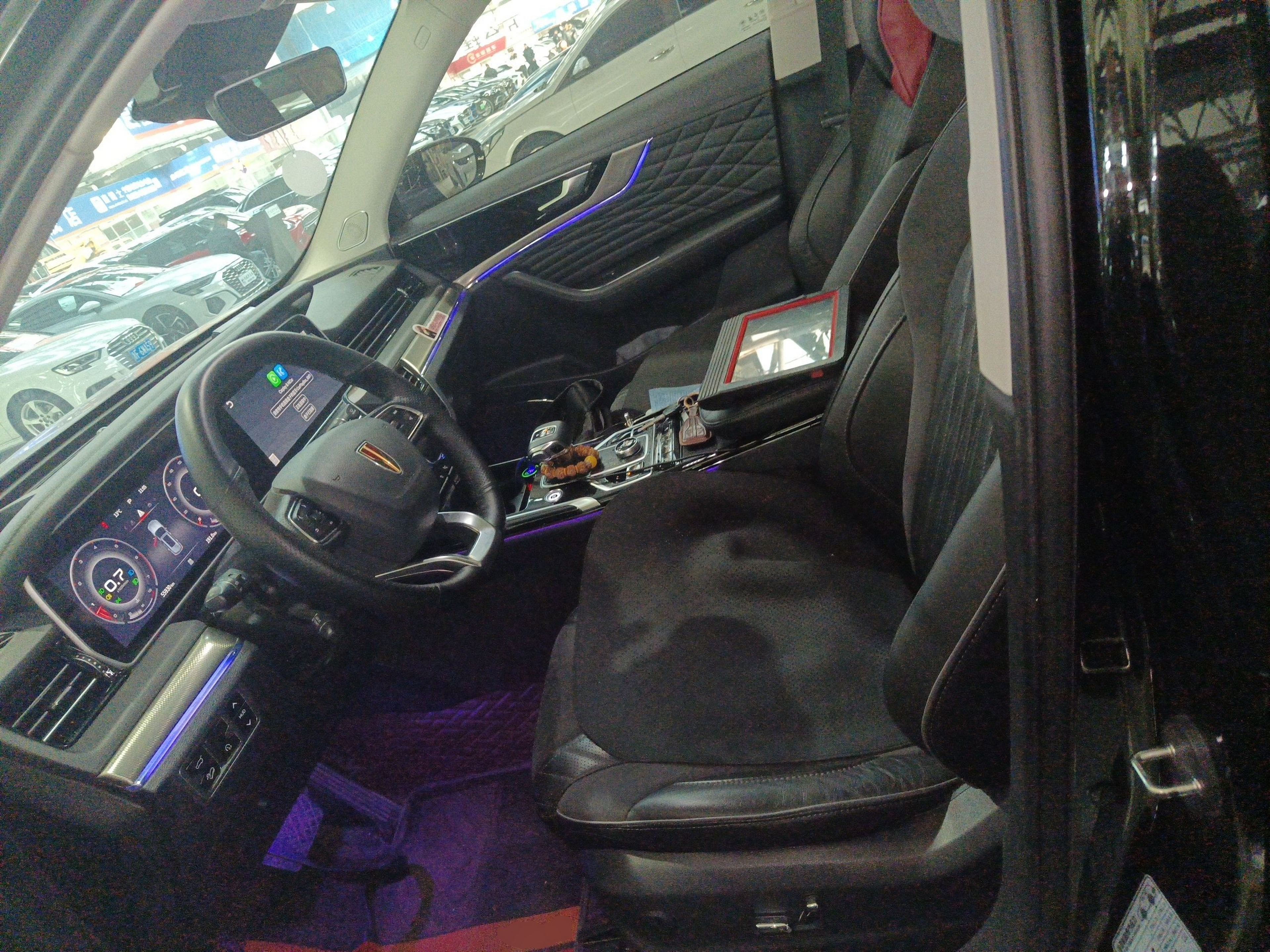 المقاعد الأمامية داخل السيارة