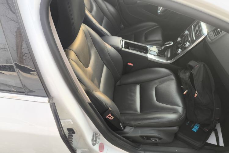 Used Volvo V60 2015 T5 Zhiyi Edition