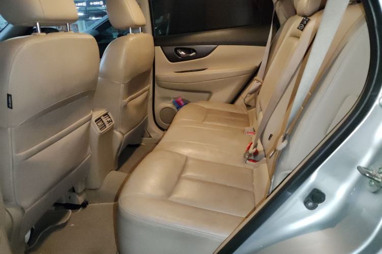 Used Nissan X-Trail 2015 2.0L CVT Comfort MAX Edition 2WD
