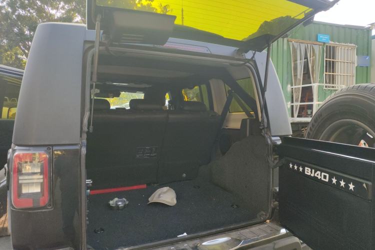 Used  BJ40 2020 2.0T Automatic Four-Wheel Drive Urban Hunter Edition Chivalrous Type
