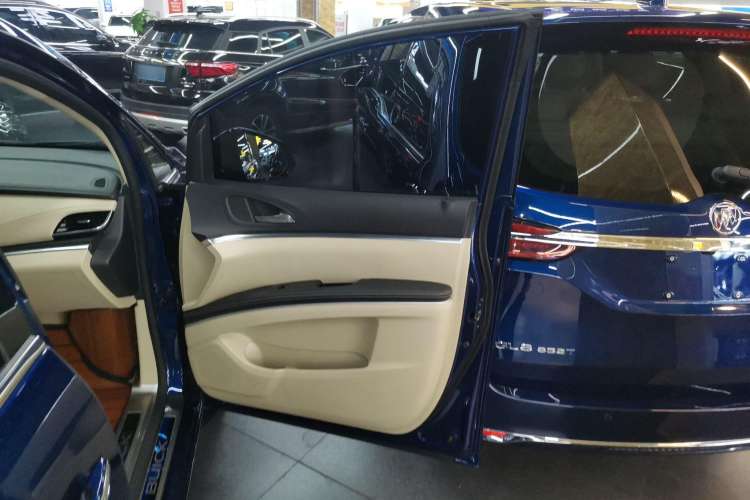 Used Buick GL8 2023 Land Executive Class 652T Luxury Model
