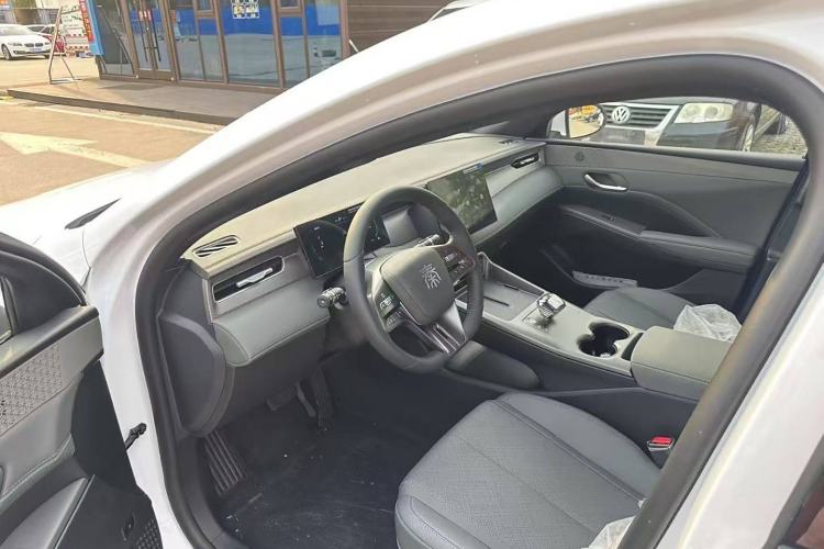 Used BYD Qin PLUS 2025 DM-i Smart Drive 55KM Leading Model
