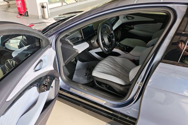 Used BYD Seal 2022 550 km Standard Range Rear-Wheel Drive Prestige Version
