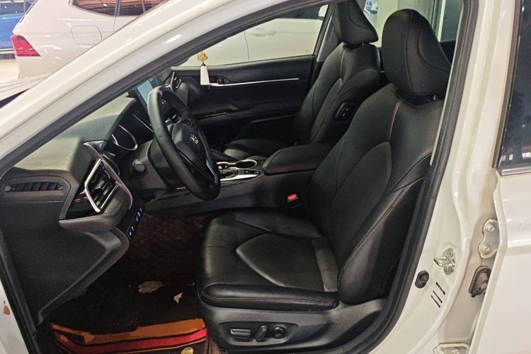 Used Toyota Camry 2021 2.0G Luxury Edition
