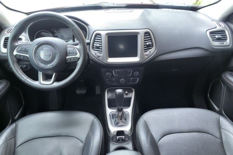 Used  Compass 2017 200T Automatic Family Edition