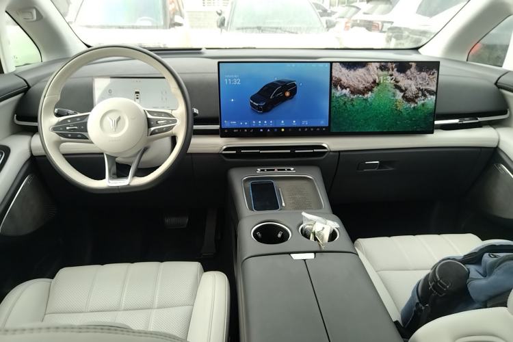 Used VOYAH Dream 2025 PHEV Four-Wheel-Drive Flagship Kunpeng Edition
