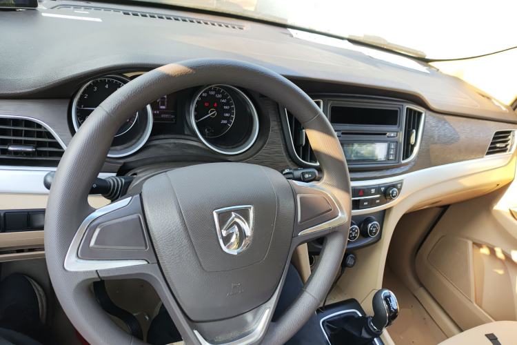 Used Baojun 730 2016 Revised 1.5L Manual Standard Version 7 Seats China V Emission Standard