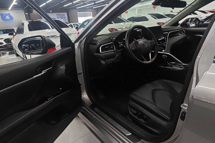 Used Toyota Camry 2021 2.0G Luxury Edition
