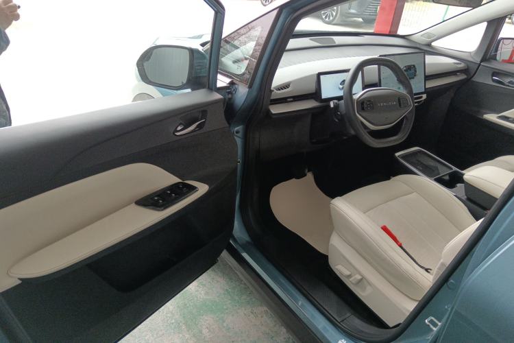 Used Venucia VX6 2023 520 Max
