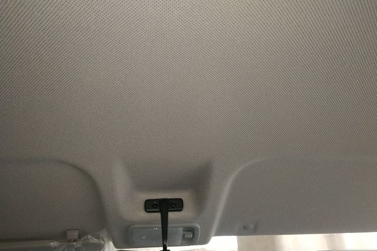 Used Wuling Yangguang 2024 300KM Comfort Version Passenger Van 75kW