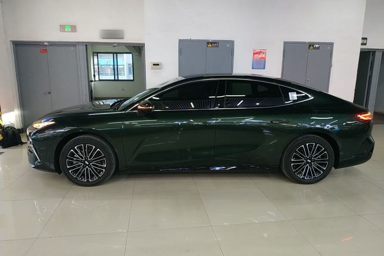 Used  Galaxy 8 2025 130km EM-i Deluxe Edition
