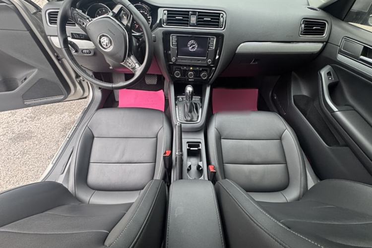 Used Volkswagen Sagitar 2017 230TSI Automatic Comfort Version
