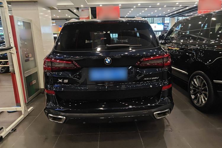 Used BMW X5 2022 Restyled xDrive 30Li Luxury Version M Sport Package
