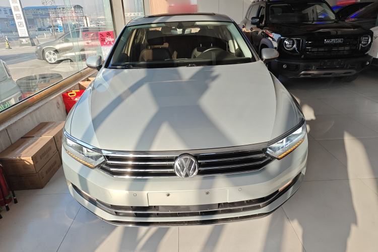 Used Volkswagen Magotan 2017 330TSI DSG Luxury Model
