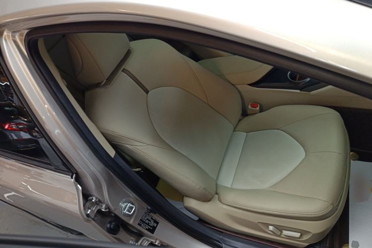 Used Toyota Camry 2023 2.0G Luxury Edition
