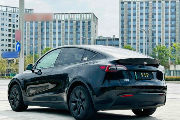 Used Tesla Model Y 2023 Long-Range All-Wheel-Drive Version
