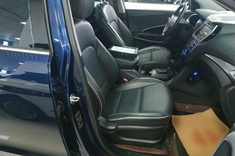 Used Hyundai Santa Fe 2017 2.0T Automatic Two-Wheel Drive Smart Version 7 Seats