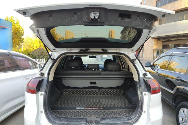 Used Geely Auto Emgrand X7 Sport 2018 1.8TD Automatic Two-Wheel Drive Smart Connect 4G Internet Edition
