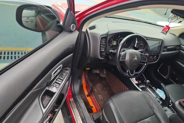 Used Mitsubishi Outlander 2018 2.0L Two-Wheel Drive Glory Edition 5 Seats
