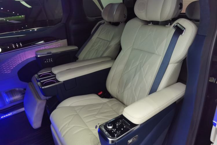 Used Zeekr 009 2024 Six-Seat Executive Version 4WD 108 kWh
