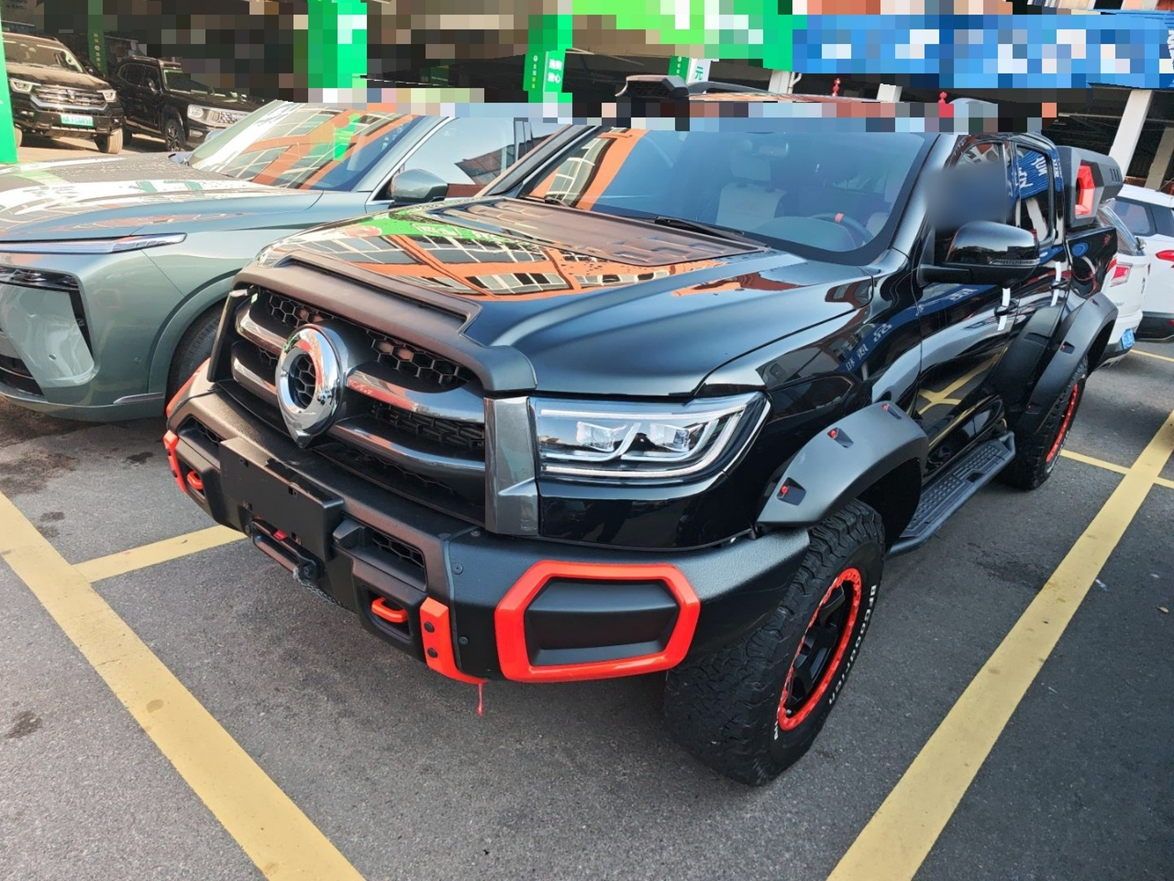 تحت مقدمة السيارة