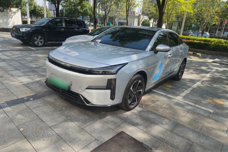 Used  L6 2025 EM-i 140km Starship Edition
