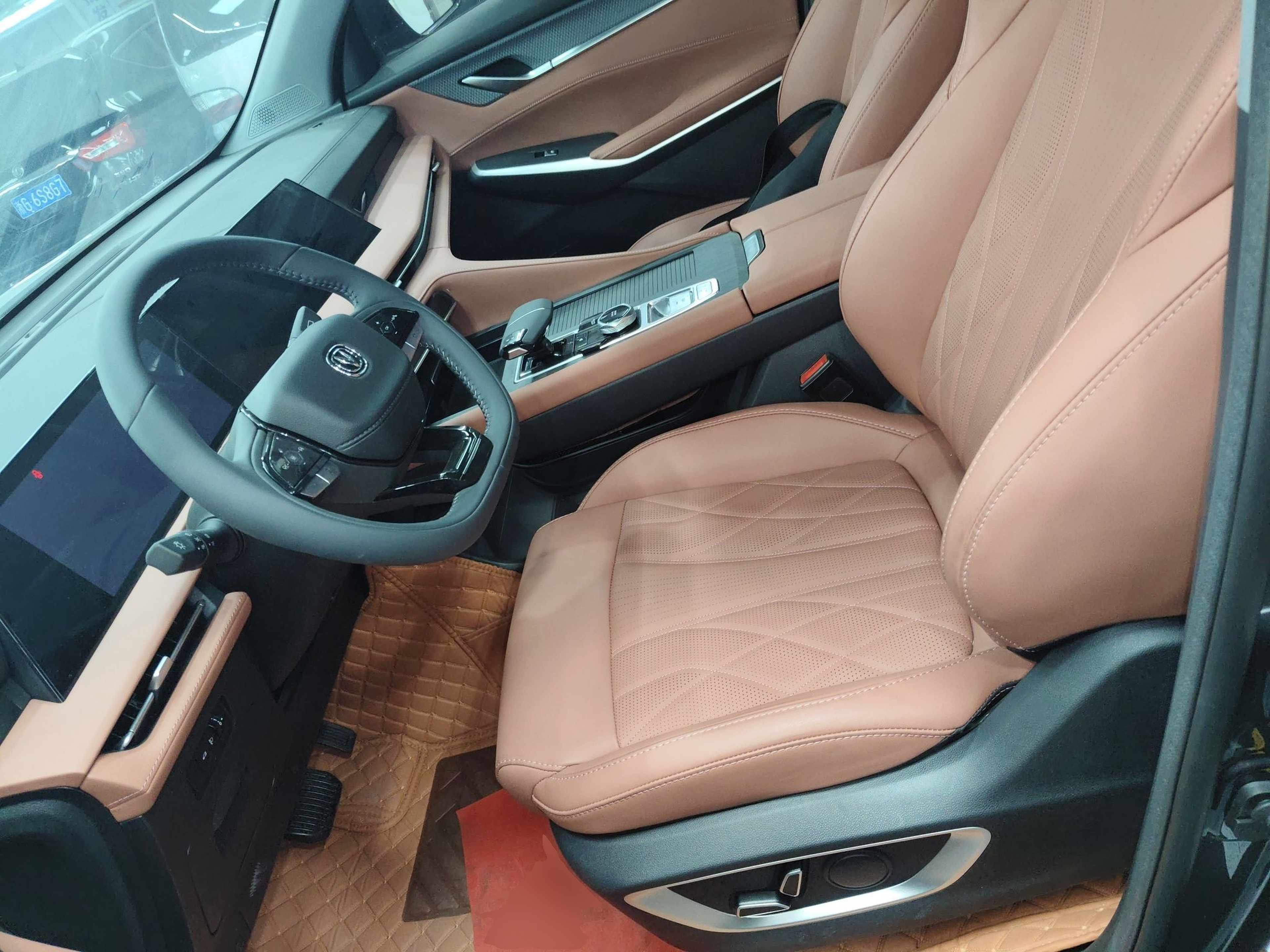 المقاعد الأمامية داخل السيارة