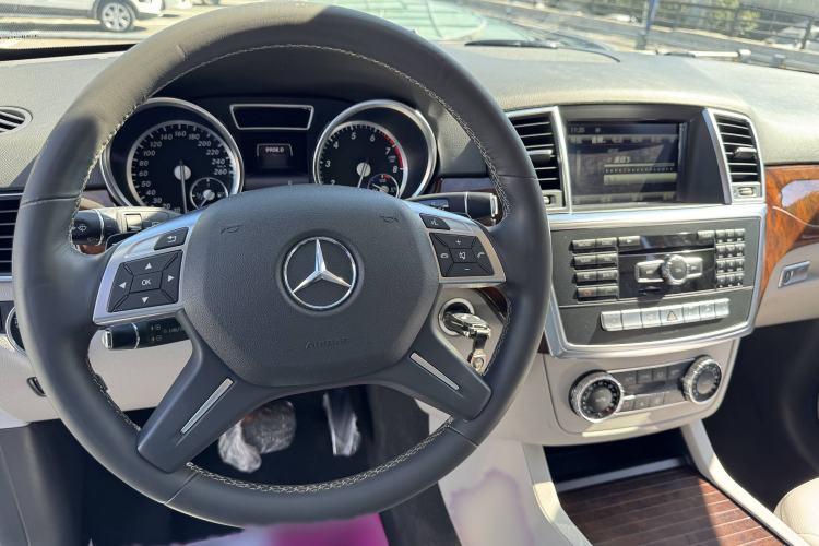 Used Mercedes-Benz M-Class 2014 ML 400 4MATIC Dynamic Model