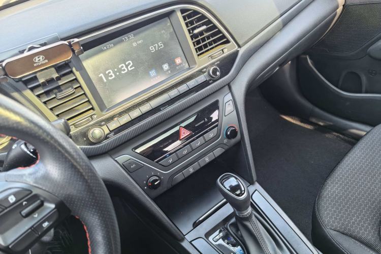 Used Hyundai Elantra 2016 1.4T Dual-Clutch Xuan Dong · Dynamic Version