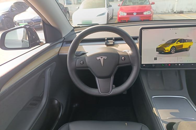 Used Tesla Model Y 2022 Long-Range All-Wheel-Drive Version
