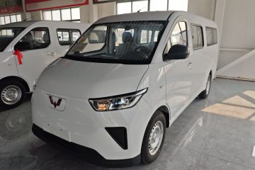 Used Wuling Yangguang 2024 300km Comfort-Grade Passenger Van 60kW