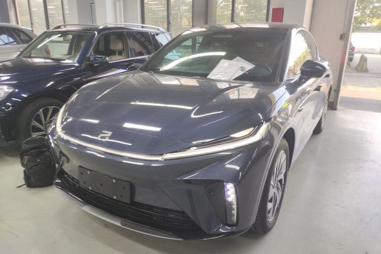 Used  R7 2023 Rear-Drive Screen King Edition
