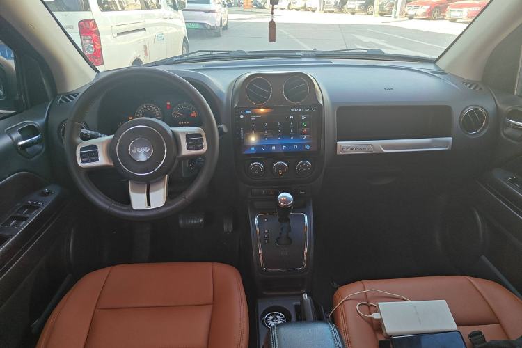 Used  Compass 2014 Revised Version 2.0L Two-Wheel Drive Entry-Level Edition
