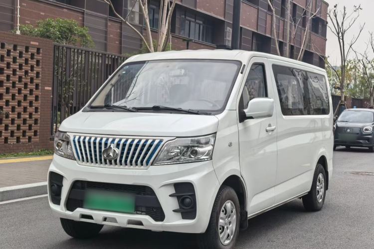 Used Chana Ruixing EM60 2023 All-Electric Coach 4525 mm Long Flat Roof with Rear-Hinged Doors 6 Seats 60 kW 38.7 kWh
