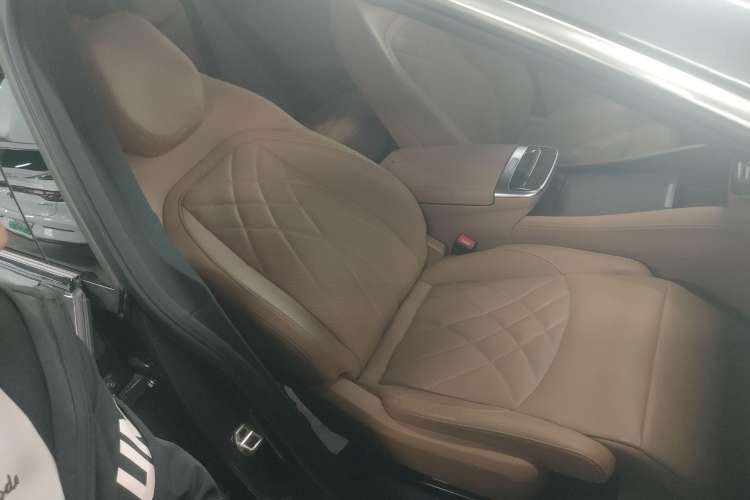 Used  R7 2022 Long-Range Advanced Edition
